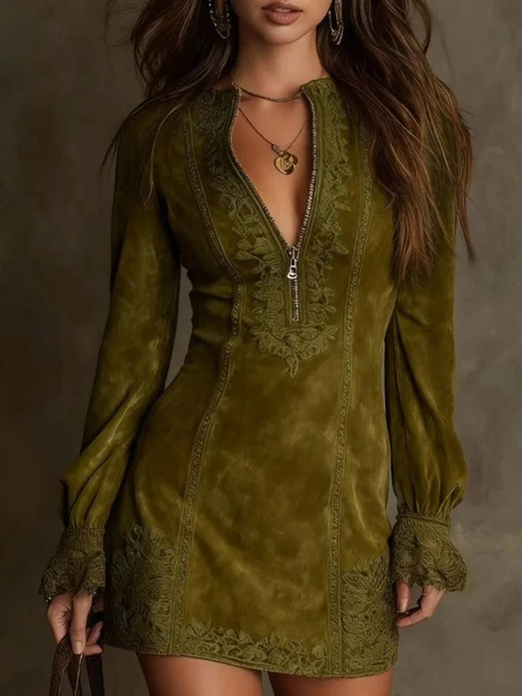 Solor Paris™ | Robe courte en daim avec dentelle – féminine & sophistiquée